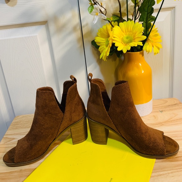 Universal Thread Peep Toe Ankle Boots - Picture 4 of 11
